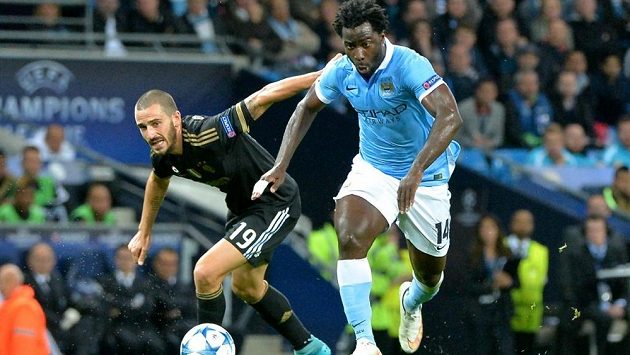 Útočník Wilfried Bony (vpravo) z Manchesteru City vv souboji s Leonardem Bonuccim z Juventusu v utkání LM. Útočník Wilfried Bony (vpravo) z Manchesteru City vv souboji s Leonardem Bonuccim z Juventusu v utkání LM.