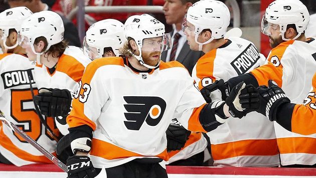 Jakub Voráček (93) z Philadelphie se raduje z gólu proti Detroitu. Jakub Voráček (93) z Philadelphie se raduje z gólu proti Detroitu.