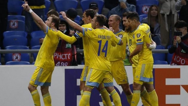 Fotbalisté Kazachstánu slaví gól proti Ukrajině v kvalifikaci o postup na MS. Nyní bylo odhaleno, že střelec dvou branek Ruslan Valiulin po srpnovém zápase Konferenční ligy v dresu Tobolu Kostanaj neprošel dopingovou kontrolou. Fotbalisté Kazachstánu slaví gól proti Ukrajině v kvalifikaci o postup na MS. Nyní bylo odhaleno, že střelec dvou branek Ruslan Valiulin po srpnovém zápase Konferenční ligy v dresu Tobolu Kostanaj neprošel dopingovou kontrolou.