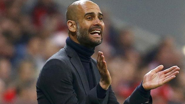 Pep Guardiola, trenér fotbalistů Bayernu Mnichov, gestikuluje při semifinále Ligy mistrů proti Realu Madrid. Pep Guardiola, trenér fotbalistů Bayernu Mnichov, gestikuluje při semifinále Ligy mistrů proti Realu Madrid.
