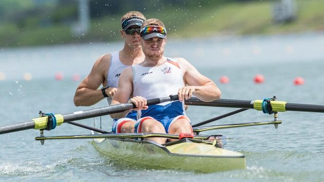 Veslaři Lukáš Helešic (vpředu) a Jakub Podrazil na mistrovství Evropy v Račicích. Veslaři Lukáš Helešic (vpředu) a Jakub Podrazil na mistrovství Evropy v Račicích.