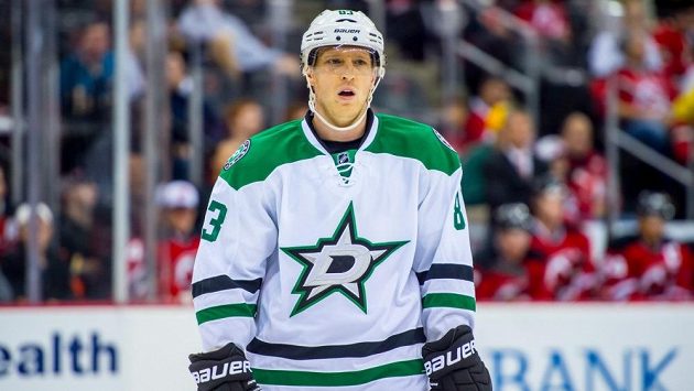 Aleš Hemský si tentokrát dres Dallasu v den zápasu nenavlékl a jeho budoucnost v týmu je nejistá. Aleš Hemský si tentokrát dres Dallasu v den zápasu nenavlékl a jeho budoucnost v týmu je nejistá.
