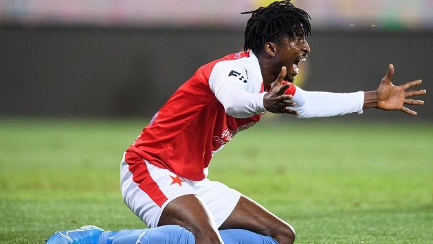 Peter Olayinka ze Slavie Praha během utkání s Baníkem Ostrava. Peter Olayinka ze Slavie Praha během utkání s Baníkem Ostrava.