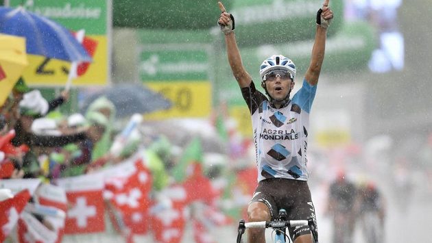Italský cyklista Domenico Pozzovivo z týmu Ag2r La Mondiale slaví vítězství v šesté etapě závodu Kolem Švýcarska. Italský cyklista Domenico Pozzovivo z týmu Ag2r La Mondiale slaví vítězství v šesté etapě závodu Kolem Švýcarska.