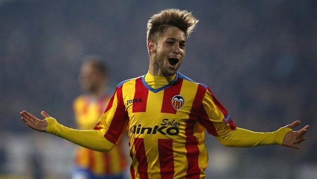 Argentinec Fede Cartabia slaví svůj gól na hřišti Ludogoretsu, který znamenal průběžné vedení Valencie 2:0. Argentinec Fede Cartabia slaví svůj gól na hřišti Ludogoretsu, který znamenal průběžné vedení Valencie 2:0.