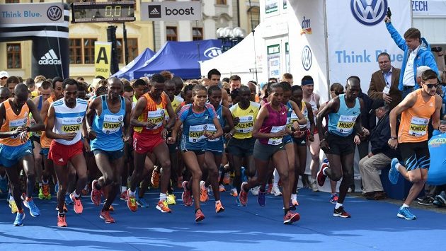 Pražský maraton se letos poběží až na podzim. Pražský maraton se letos poběží až na podzim.