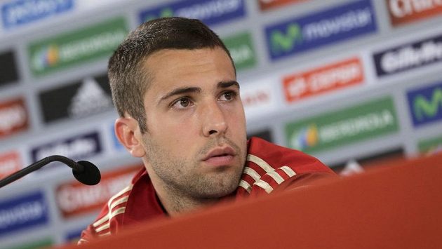 Španělský obránce Jordi Alba po propadáku svého týmu na MS v Brazílii ještě vyhrožoval novináři. Španělský obránce Jordi Alba po propadáku svého týmu na MS v Brazílii ještě vyhrožoval novináři.