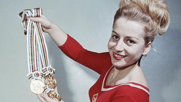 Věra Čáslavská na snímku z roku 1964. Věra Čáslavská na snímku z roku 1964.
