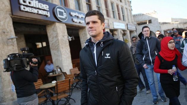 Český házenkář Ondřej Zdráhala na tradičním trhu v katarském Dauhá. Český házenkář Ondřej Zdráhala na tradičním trhu v katarském Dauhá.