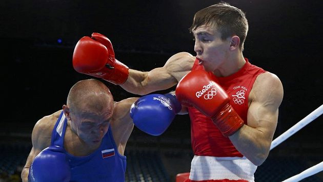 Michael Conlan (vpravo) během zápasu s Rusem Vladimirem Nikitinem. Michael Conlan (vpravo) během zápasu s Rusem Vladimirem Nikitinem.