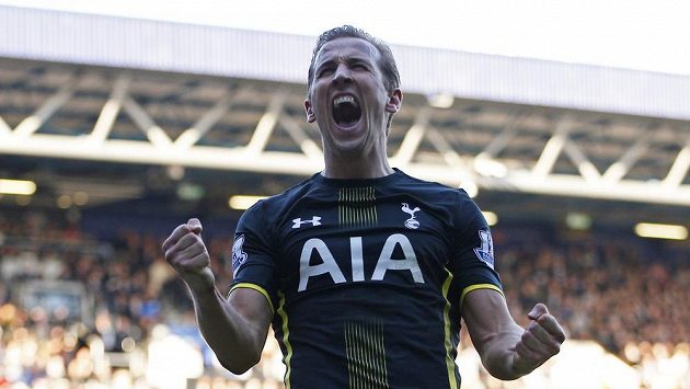 Fotbalista Tottenahmu Harry Kane se raduje z gólu proti Queens Parku Rangers. Fotbalista Tottenahmu Harry Kane se raduje z gólu proti Queens Parku Rangers.
