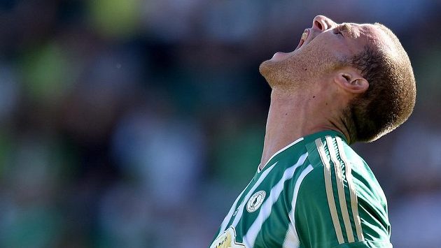 Obránce Bohemians Lukáš Pauschek si vyčítá promarněnou příležitost v utkání se Zlínem. Obránce Bohemians Lukáš Pauschek si vyčítá promarněnou příležitost v utkání se Zlínem.