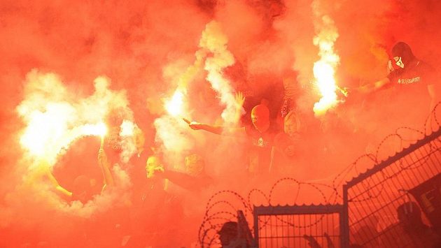Fanoušci Sparty během derby v Edenu. Fanoušci Sparty během derby v Edenu.