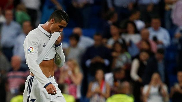 Zklamaný Cristiano Ronaldo v duelu s Villarrealem. Zklamaný Cristiano Ronaldo v duelu s Villarrealem.