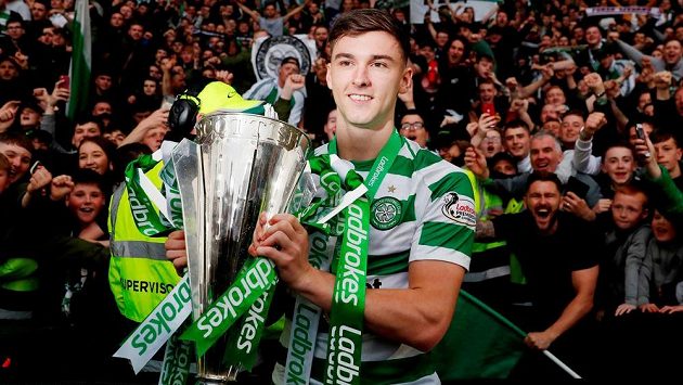 Arsenal pokračoval v nákupech, naposledy koupil levého obránce Kierana Tierneyho ze Celticu. Arsenal pokračoval v nákupech, naposledy koupil levého obránce Kierana Tierneyho ze Celticu.