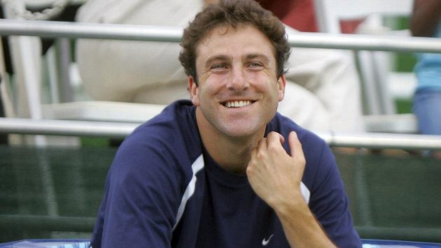 Bývalý americký tenista Justin Gimelstob byl odsouzen za napadení a ublížení na zdraví. Bývalý americký tenista Justin Gimelstob byl odsouzen za napadení a ublížení na zdraví.