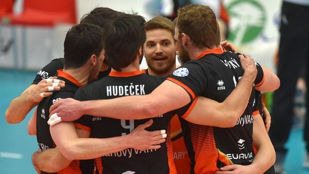 Hráči Karlovarska vstoupili vítězně do semifinálové série play off extraligy volejbalistů. Hráči Karlovarska vstoupili vítězně do semifinálové série play off extraligy volejbalistů.
