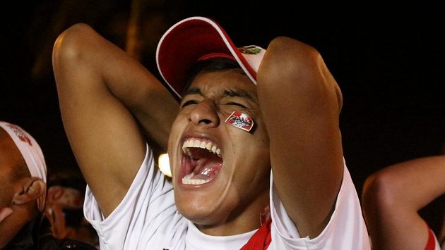 Peruánský fanoušek, který sledoval zápas reprezentace jeho země s Novým Zélandem. Peruánský fanoušek, který sledoval zápas reprezentace jeho země s Novým Zélandem.