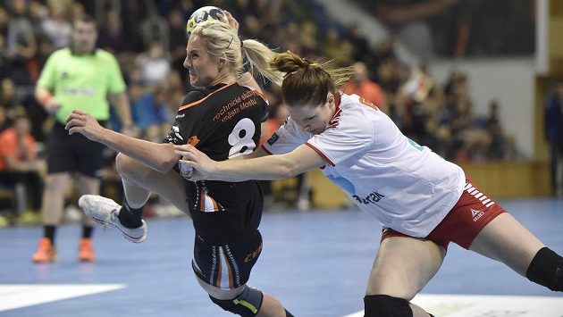 Zleva Michaela Borovská z Mostu a June Andenaesová z Larviku. Zleva Michaela Borovská z Mostu a June Andenaesová z Larviku.
