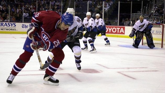 Gino Odjick v dresu Montrealu. Gino Odjick v dresu Montrealu.