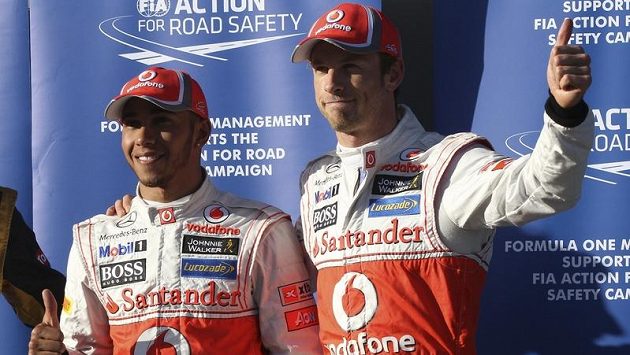 McLaren v ofenzivě - zleva Lewis Hamilton a Jenson Button. McLaren v ofenzivě - zleva Lewis Hamilton a Jenson Button.