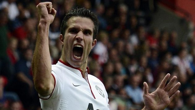 Robin van Persie se raduje z hattricku. Robin van Persie se raduje z hattricku.