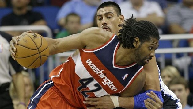 V dresu Wizards zaznamenal nejlepší výkon v dosavadní sezoně Nené. V dresu Wizards zaznamenal nejlepší výkon v dosavadní sezoně Nené.
