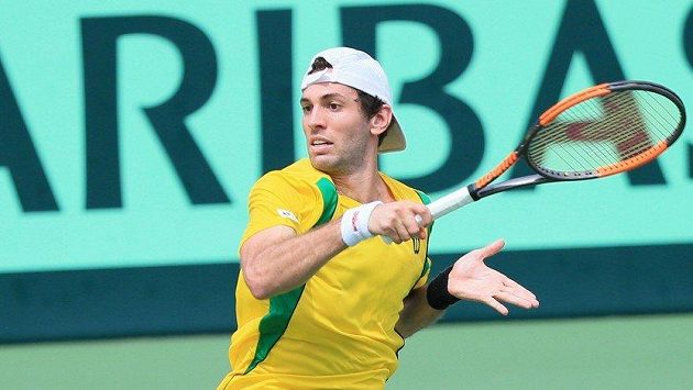 Tohle se mu nevyplatilo. Brazilský tenista Guilherme Clezar dostal pokutu 1500 dolarů za rasistické gesto. Tohle se mu nevyplatilo. Brazilský tenista Guilherme Clezar dostal pokutu 1500 dolarů za rasistické gesto.