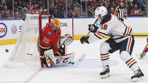David Rittich v brance Calgary při svém jediném startu v NHL. David Rittich v brance Calgary při svém jediném startu v NHL.