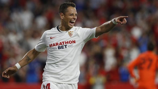 Mexický fotbalový reprezentant Javier Hernández přestoupil z FC Sevilla do Los Angeles Galaxy. Mexický fotbalový reprezentant Javier Hernández přestoupil z FC Sevilla do Los Angeles Galaxy.