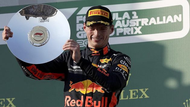 Max Verstappen s cenou za třetí místo v Grand Prix Austrálie v Melbourne. Max Verstappen s cenou za třetí místo v Grand Prix Austrálie v Melbourne.