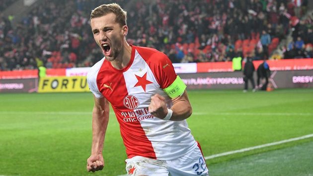 Slávista Tomáš Souček se raduje po proměněné penaltě proti Teplicím. Slávista Tomáš Souček se raduje po proměněné penaltě proti Teplicím.