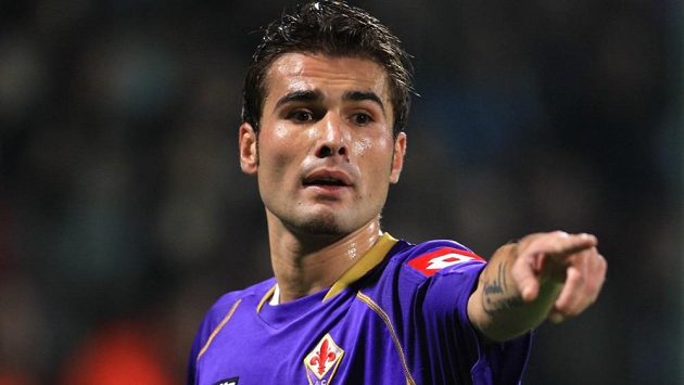 Rumunský útočník Adrian Mutu. Rumunský útočník Adrian Mutu.