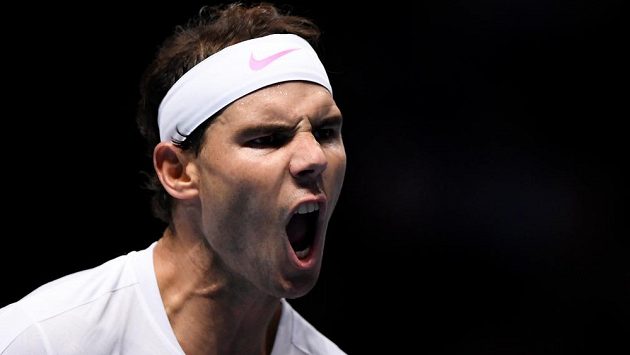 Rafael Nadal se povzbuzuje na Turnaji mistrů v Londýně. Rafael Nadal se povzbuzuje na Turnaji mistrů v Londýně.