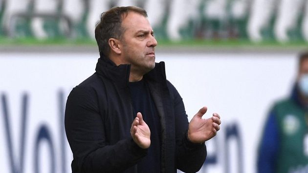 Trenér Bayernu Hansi Flick při utkání ve Wolfsburgu. Trenér Bayernu Hansi Flick při utkání ve Wolfsburgu.