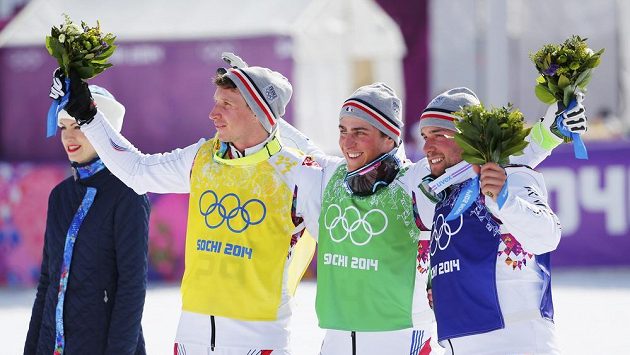 Francouzští skikrosaři obsadili první tři místa. Uprostřed vítěz Jean Frederic Chapuis, vpravo druhý Arnaud Bovolenta a třetí Jonathan Midol. Francouzští skikrosaři obsadili první tři místa. Uprostřed vítěz Jean Frederic Chapuis, vpravo druhý Arnaud Bovolenta a třetí Jonathan Midol.
