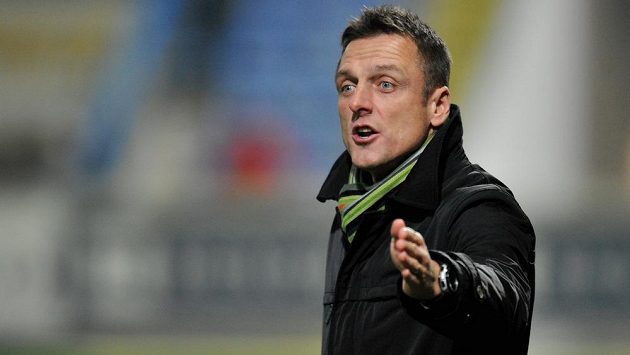 Trenér Dukly Praha Luboš Kozel během ligového utkání v Liberci. Trenér Dukly Praha Luboš Kozel během ligového utkání v Liberci.