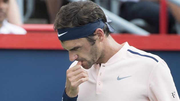 Švýcarský tenista Roger Federer se kvůli problémům se zády rozhodl odstoupit z turnaje v Cincinnati a pomohl tak španělskému konkurentovi Rafaelu Nadalovi na první místo světového žebříčku. Švýcarský tenista Roger Federer se kvůli problémům se zády rozhodl odstoupit z turnaje v Cincinnati a pomohl tak španělskému konkurentovi Rafaelu Nadalovi na první místo světového žebříčku.