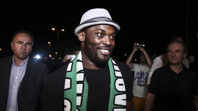 Michael Essien,dosud záložník AC Milán, po příletu do Atén na zdravotní testy v Panathinaikosu, za který bude hrát. Michael Essien,dosud záložník AC Milán, po příletu do Atén na zdravotní testy v Panathinaikosu, za který bude hrát.