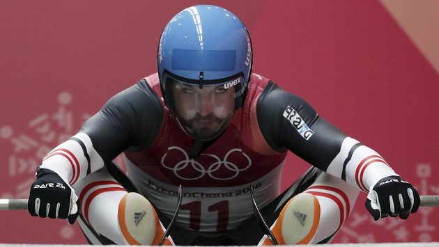 Rakušan David Gleirscher, novopečený vítěz olympijské soutěže sáňkařů. Rakušan David Gleirscher, novopečený vítěz olympijské soutěže sáňkařů.