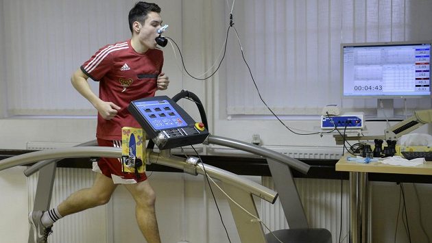 Fotbalisté Dukly Praha zahájili kondičními testy na Fakultě tělesné výchovy a sportu Univerzity Karlovy v Praze zimní přípravu. Na snímku je obránce Vjačeslav Karavajev. Fotbalisté Dukly Praha zahájili kondičními testy na Fakultě tělesné výchovy a sportu Univerzity Karlovy v Praze zimní přípravu. Na snímku je obránce Vjačeslav Karavajev.