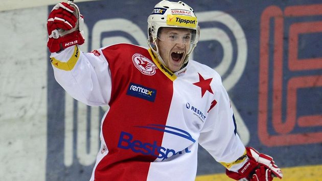 Marek Tomica ze Slavie se raduje z rozhodujícího gólu. Marek Tomica ze Slavie se raduje z rozhodujícího gólu.