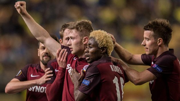 Sparťanská radost po vyrovnávacím gólu ve čtvrtfinále EL ve Villarrealu. Kam Letenští dojdou letos? Sparťanská radost po vyrovnávacím gólu ve čtvrtfinále EL ve Villarrealu. Kam Letenští dojdou letos?