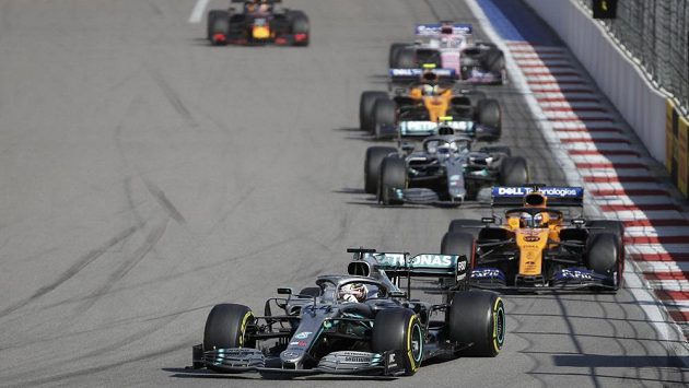 Kvůli blížícímu se tajfunu byl zrušen kompletní sobotní program Velké ceny Japonska formule 1 (ilustrační foto) Kvůli blížícímu se tajfunu byl zrušen kompletní sobotní program Velké ceny Japonska formule 1 (ilustrační foto)