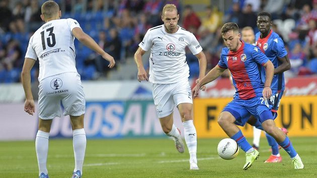 Plzeňský Pavel Bucha proniká k brance Slovácka během utkání nejvyšší soutěže. Plzeňský Pavel Bucha proniká k brance Slovácka během utkání nejvyšší soutěže.