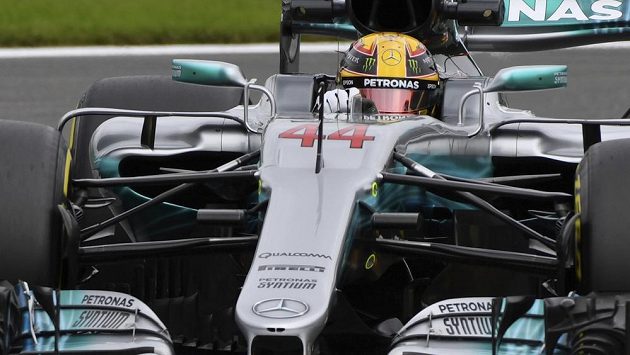 Pilot Mercedesu Lewis Hamilton během kvalifikace na Velkou cenu Belgie. Pilot Mercedesu Lewis Hamilton během kvalifikace na Velkou cenu Belgie.