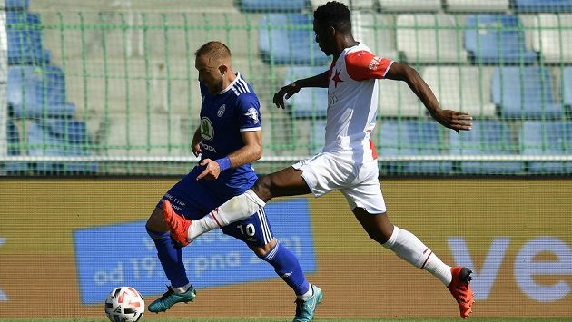 Utkání 4. kola první fotbalové ligy: FK Mladá Boleslav - Slavia Praha, 14. srpna 2021 v Mladé Boleslavi. Zleva Jiří Skalák z Boleslavi a Ibrahim Traoré ze Slavie. Utkání 4. kola první fotbalové ligy: FK Mladá Boleslav - Slavia Praha, 14. srpna 2021 v Mladé Boleslavi. Zleva Jiří Skalák z Boleslavi a Ibrahim Traoré ze Slavie.