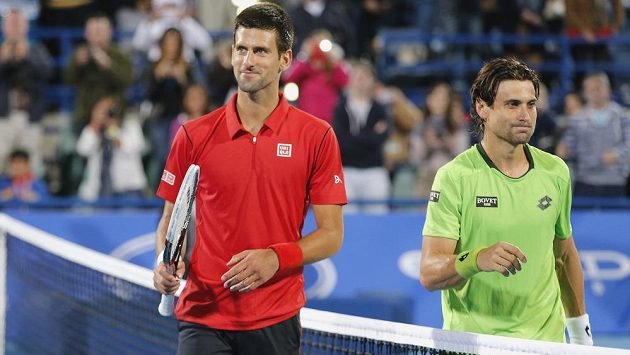 Novak Djokovic (vlevo) a David Ferrer na tenisové exhibici v Abú Zabí. Novak Djokovic (vlevo) a David Ferrer na tenisové exhibici v Abú Zabí.