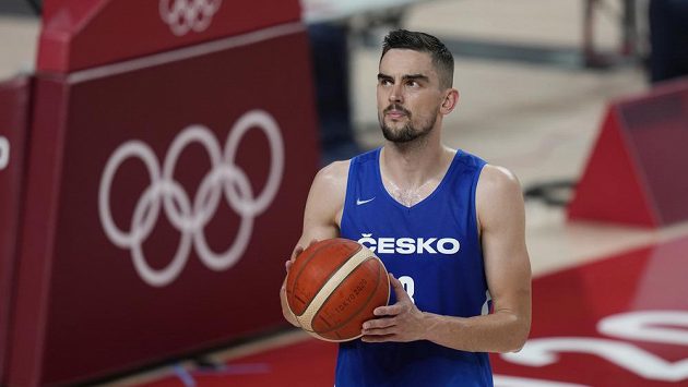 Český basketbalista Tomáš Satoranský během tréninku v dějišti OH. Český basketbalista Tomáš Satoranský během tréninku v dějišti OH.
