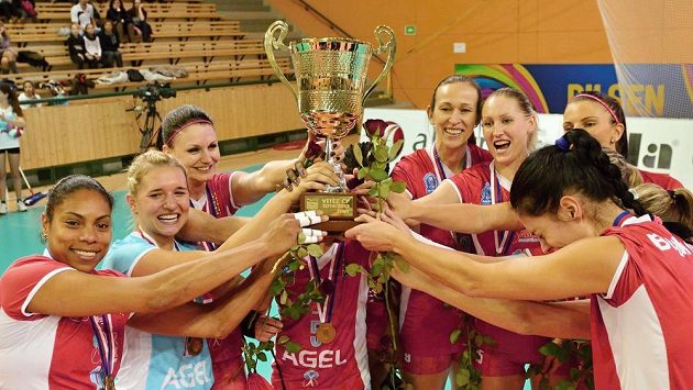 Volejbalistky Prostějova (na snímku) porazily Olymp Praha 3:1 a vyhrály Český pohár. Volejbalistky Prostějova (na snímku) porazily Olymp Praha 3:1 a vyhrály Český pohár.